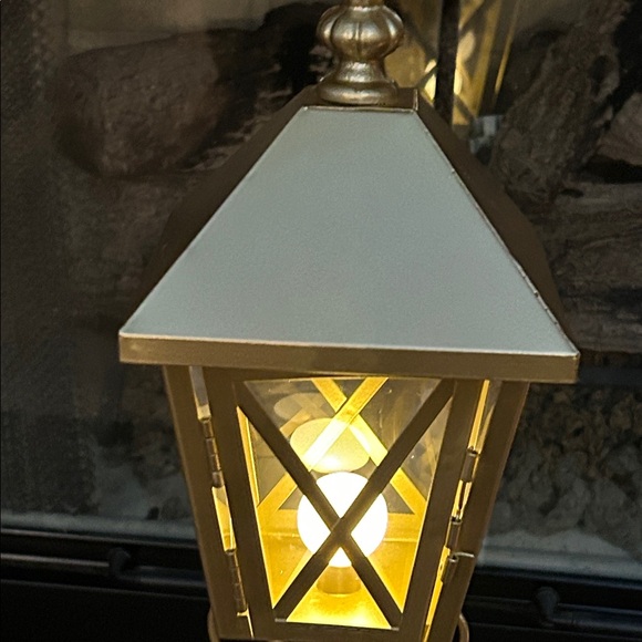 NEW! Vintage Inspired LIGHTED Holiday Street Lamp Lantern Tinsel Wreath - Picture 4 of 13